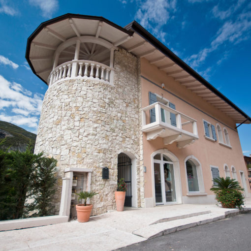 Ristrutturazione casa privata a Serravalle di Ala